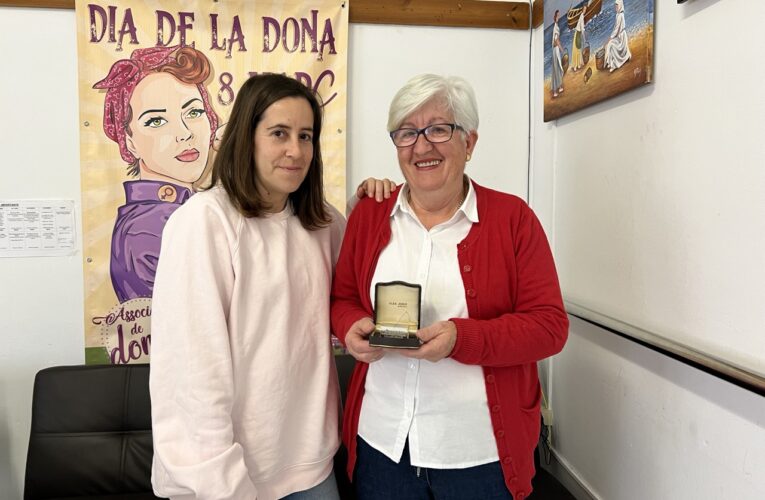 Entrevista a la Verònica Blàzquez i la Puri González: el premi al vestit de paper