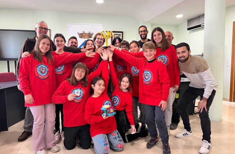 Entrevista a l’alumnat de l’escola Ull de Vent del grup “Roboteatrífics”, guanyador de la First Lego League a Reus