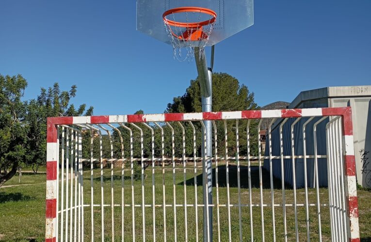 Pressupostos Participatius 2023: S’han instal·lat les cistelles de bàsquet de la pista del Priorat