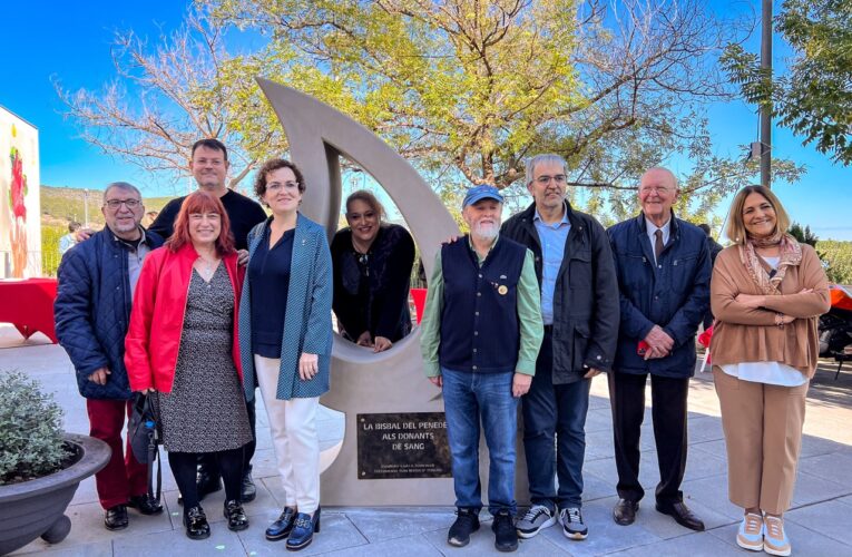 La Bisbal del Penedès inaugura el seu ‘Monument als donants de sang’ dissenyat per una bisbalenca