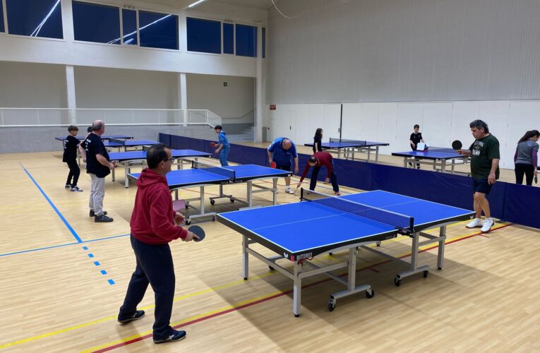 L’Ajuntament adquireix sis taules més de tenis taula donat l’èxit de participació en les sessions del Club de la Bisbal