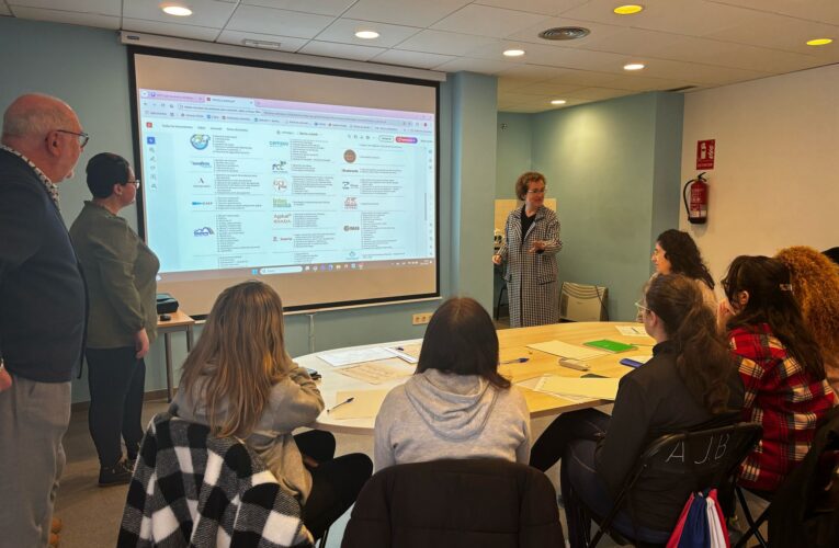 L’Hotel d’entitats ha acollit el primer dels 4 tallers ocupacionals gratuïts del programa “Treball a comarques” previstos a la Bisbal