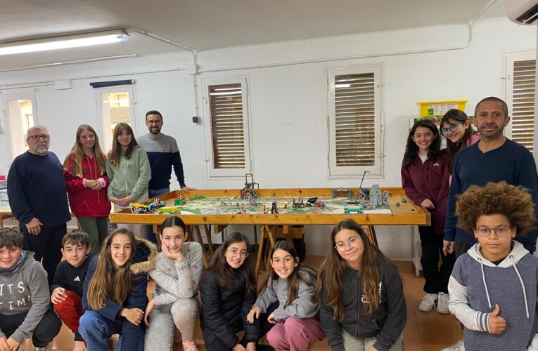 L’alumnat de robòtica de l’escola Ull de Vent prepara la seva participació en la First Lego League