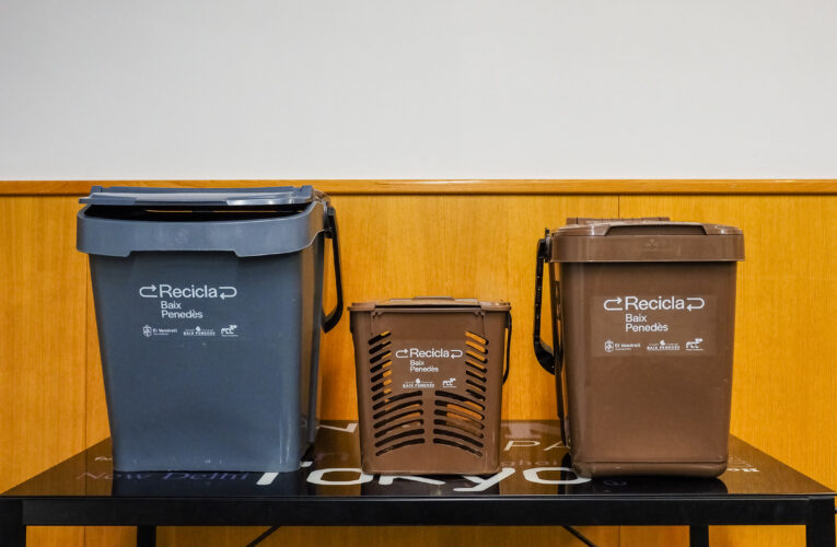 A partir del dimarts 10 de març podreu passar a buscar dos paquets de bosses compostables per les oficines municipals