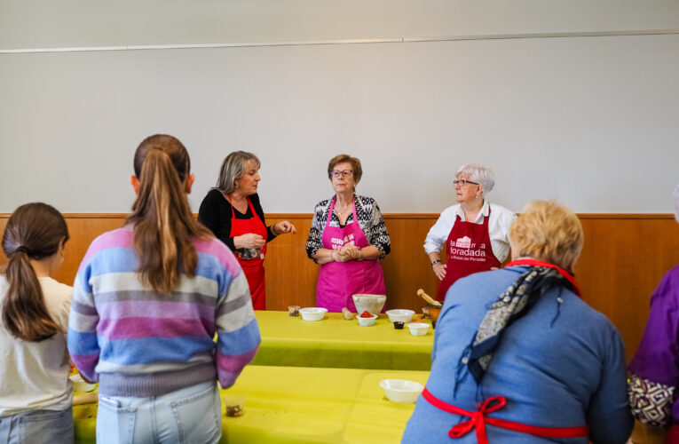 Una cinquantena de persones van participar en la xatonada popular de la Bisbal del Penedès el passat diumenge
